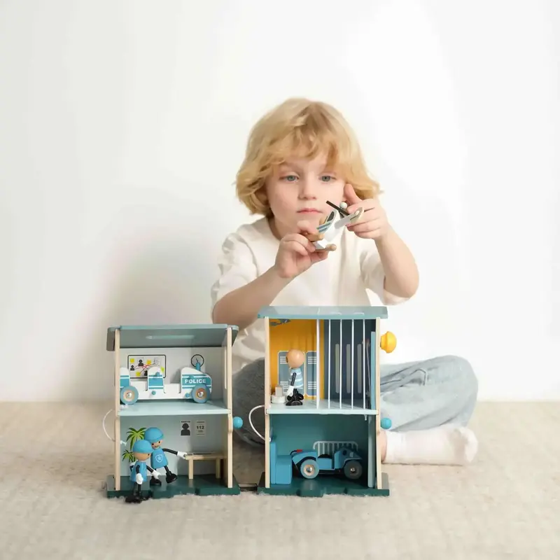 12-Piece Wooden Police Station Playset Featuring Patrol Cars, Helicopter & Officer Figures – CLASSIC WORLD