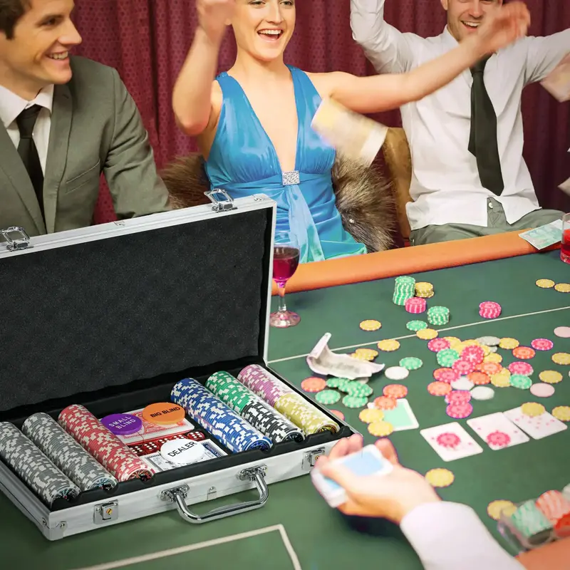 Complete Poker Game Set – 500 Chips, 2 Card Decks, Dice, Playing Mat & Hard-Shell Aluminium Case for 9–10 Players by SPORTNOW