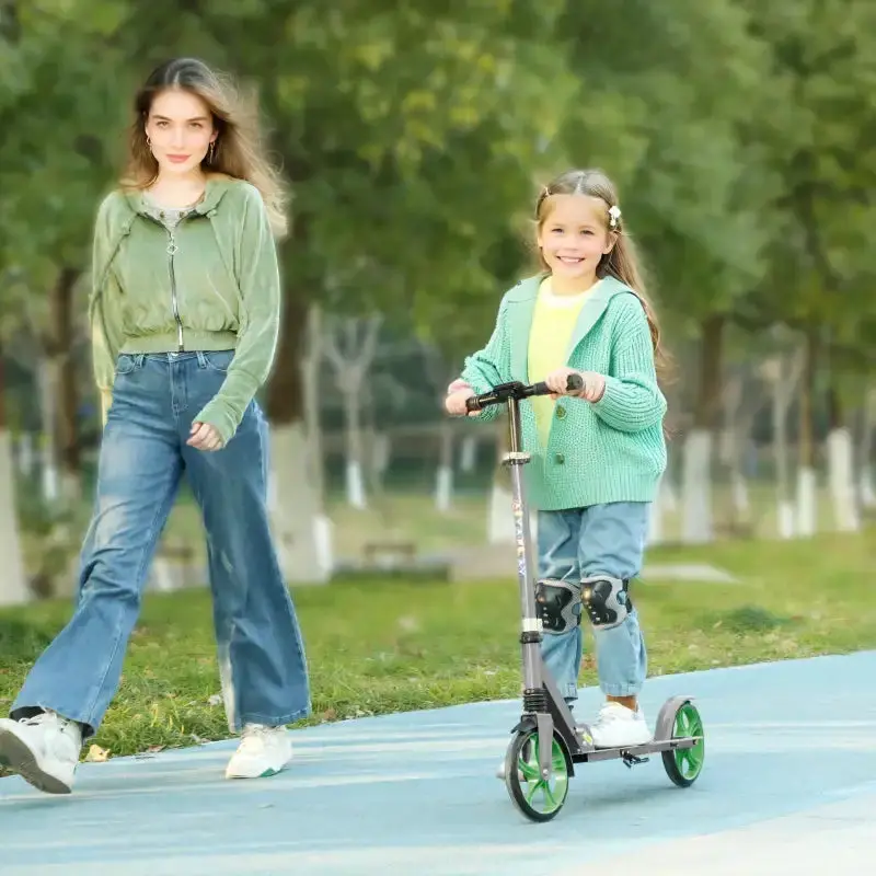 Green Kids’ Kick Scooter – Height-Adjustable Design with Responsive Fender Brake