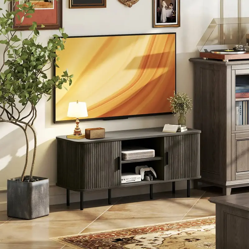 Mid-Century Modern TV Stand – 55-Inch Oak-and-Black Media Unit with Slatted Doors by HOMCOM