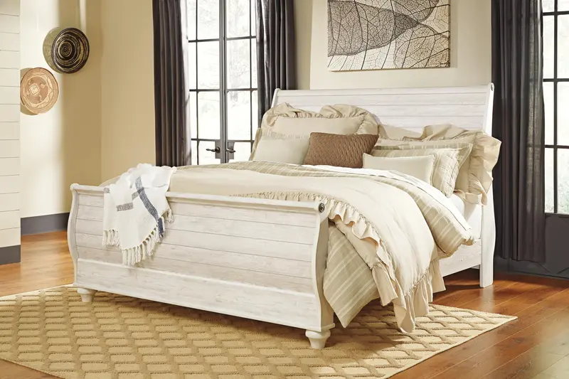 Willowton Whitewash Queen-Sized Sleigh Bed